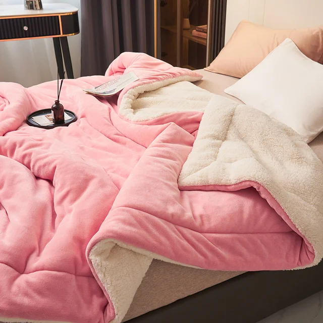 SoftHug™ - Luxurious Warm Fleece Blanket