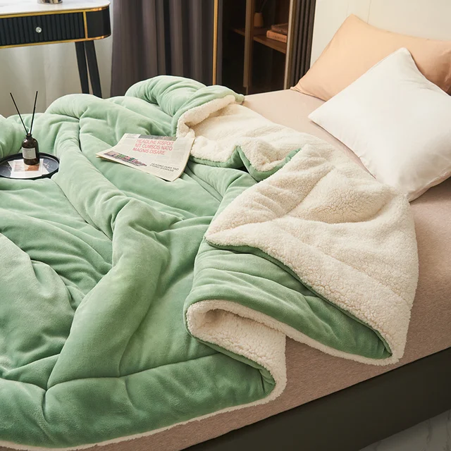 SoftHug™ - Luxurious Warm Fleece Blanket