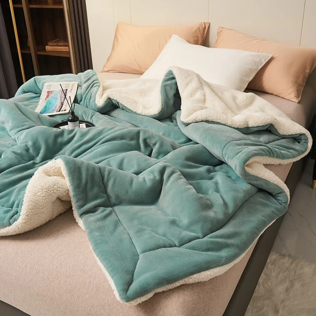 SoftHug™ - Luxurious Warm Fleece Blanket