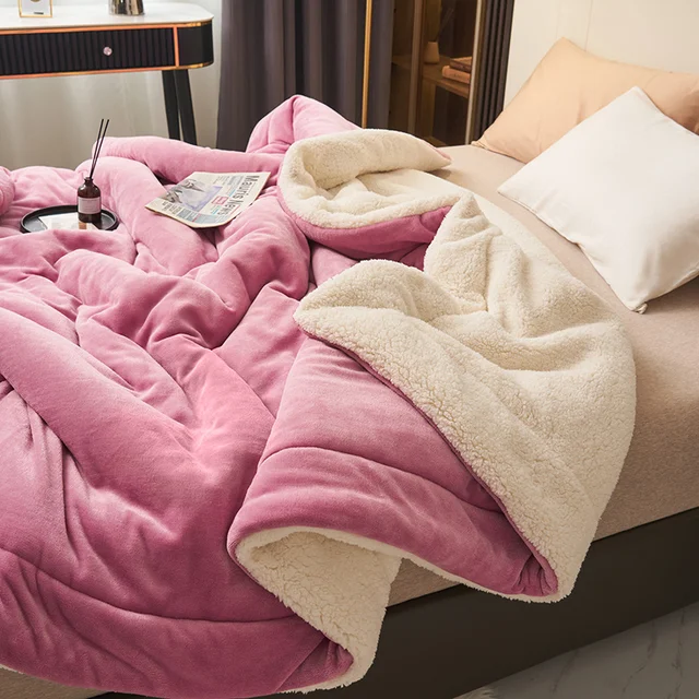 SoftHug™ - Luxurious Warm Fleece Blanket