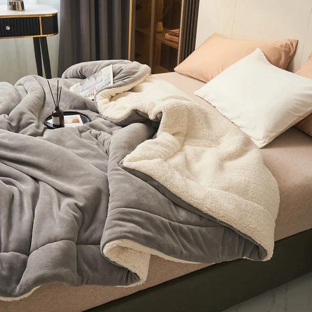SoftHug™ - Luxurious Warm Fleece Blanket
