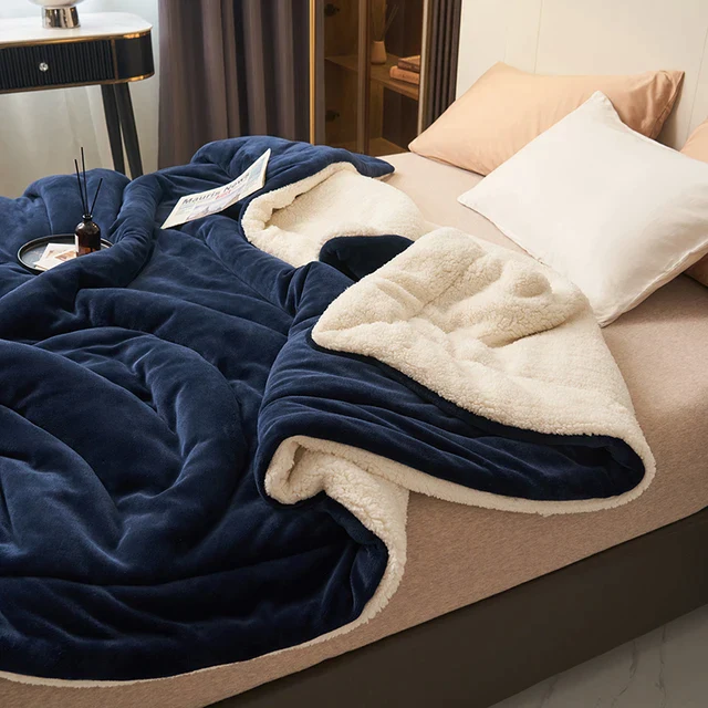 SoftHug™ - Luxurious Warm Fleece Blanket