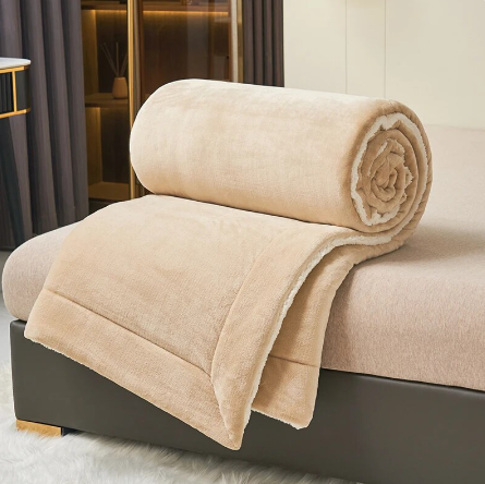SoftHug™ - Luxurious Warm Fleece Blanket