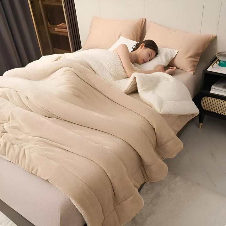 SoftHug™ - Luxurious Warm Fleece Blanket